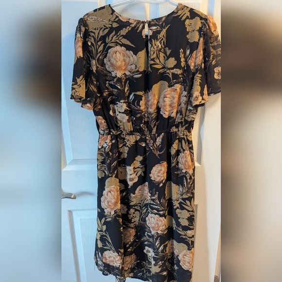 Hayden | Floral Asymmetrical Hem Dress - Picture 4 of 7